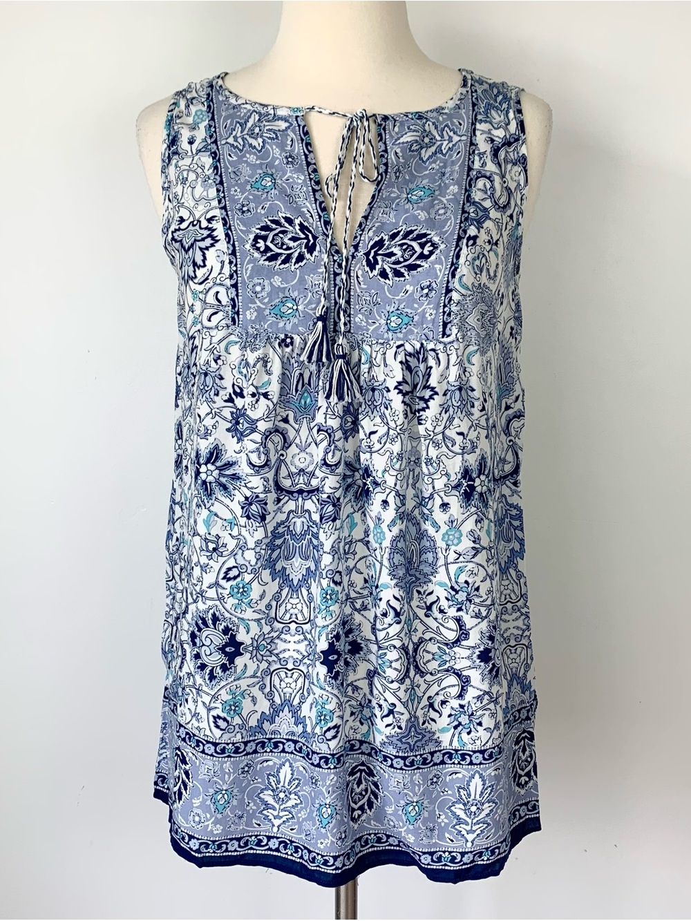 Max Studio Blue Floral Boho Tank Top Sleeveless Tassel Tie Size XS NWT